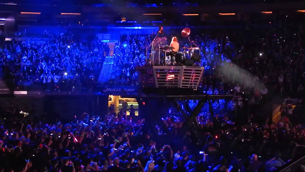 X JAPAN - YOSHIKI DRUM SOLO - MADISON SQUARE GARDEN, NY 10-11-14