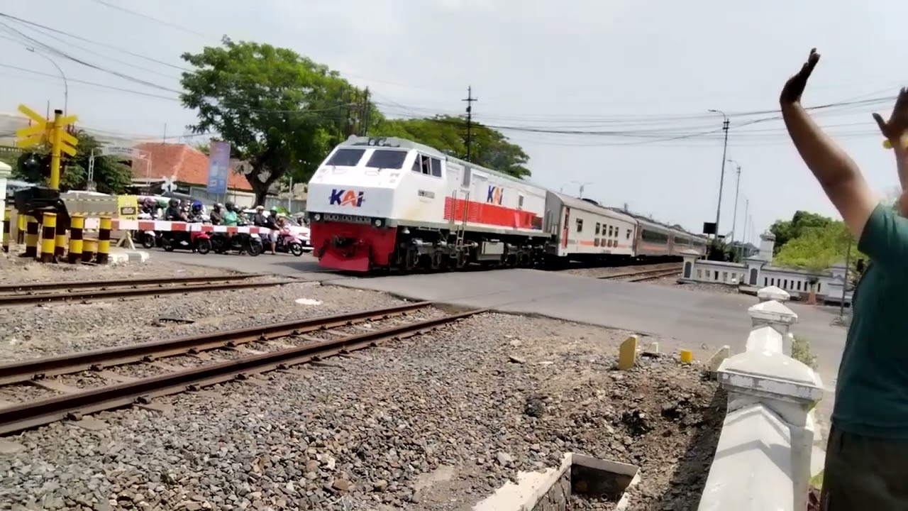 Hunting kereta di kartini