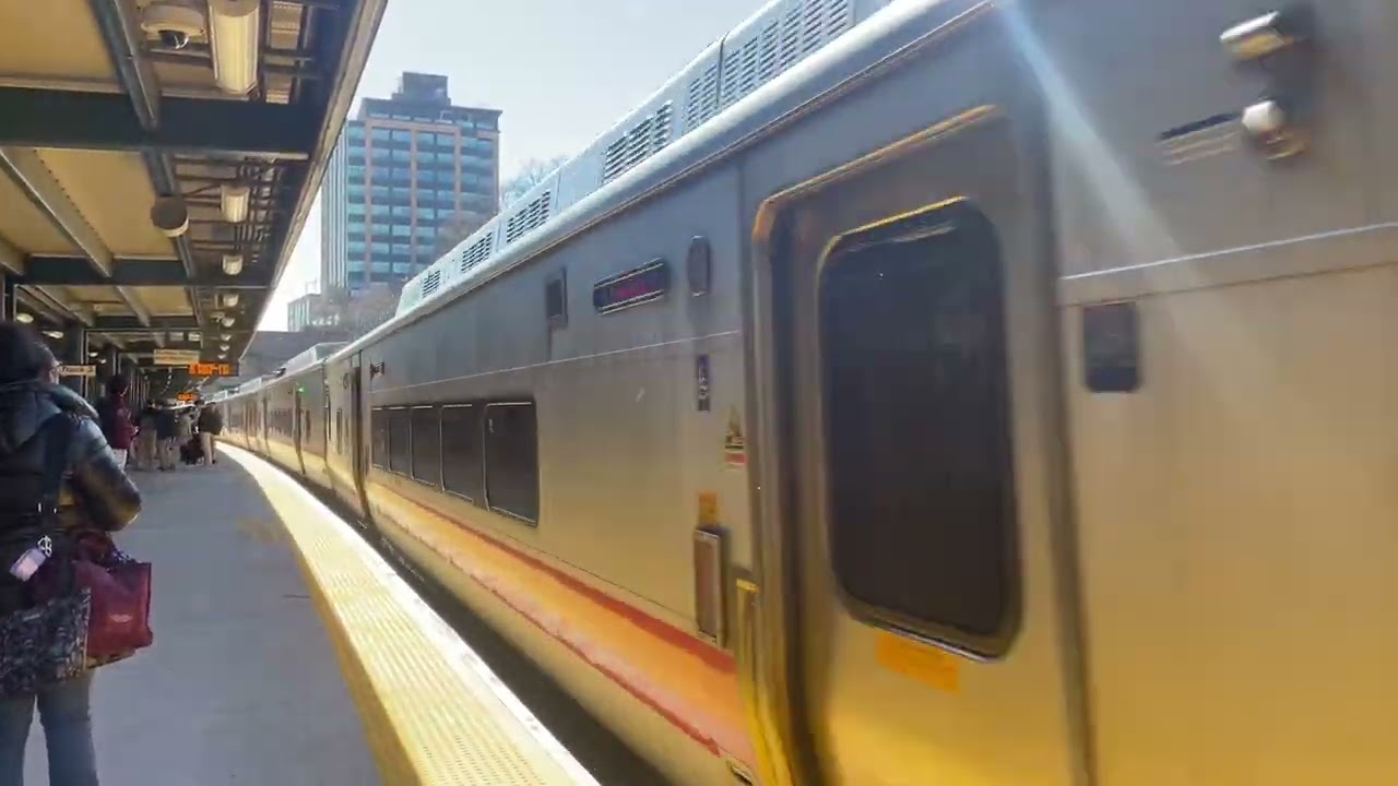 MNRR: #M8 on TK 3 to New Haven is not arrived at #Fordham #Station in Metro-North Railroad