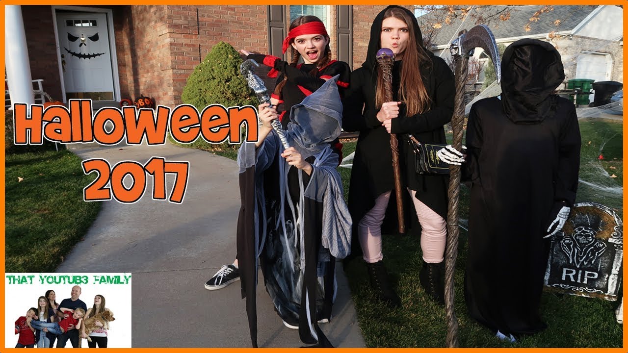 Halloween 2017 COSTUMES, HOUSE DECORATIONS And CANDY HAUL!! / That YouTub3 Family