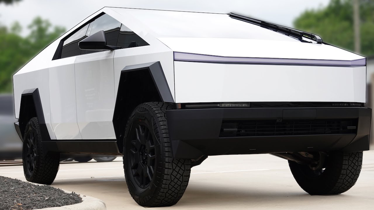 Inozetek Gloss White Vinyl Wrap Tesla Cybertruck - Stormtrooper Vibes