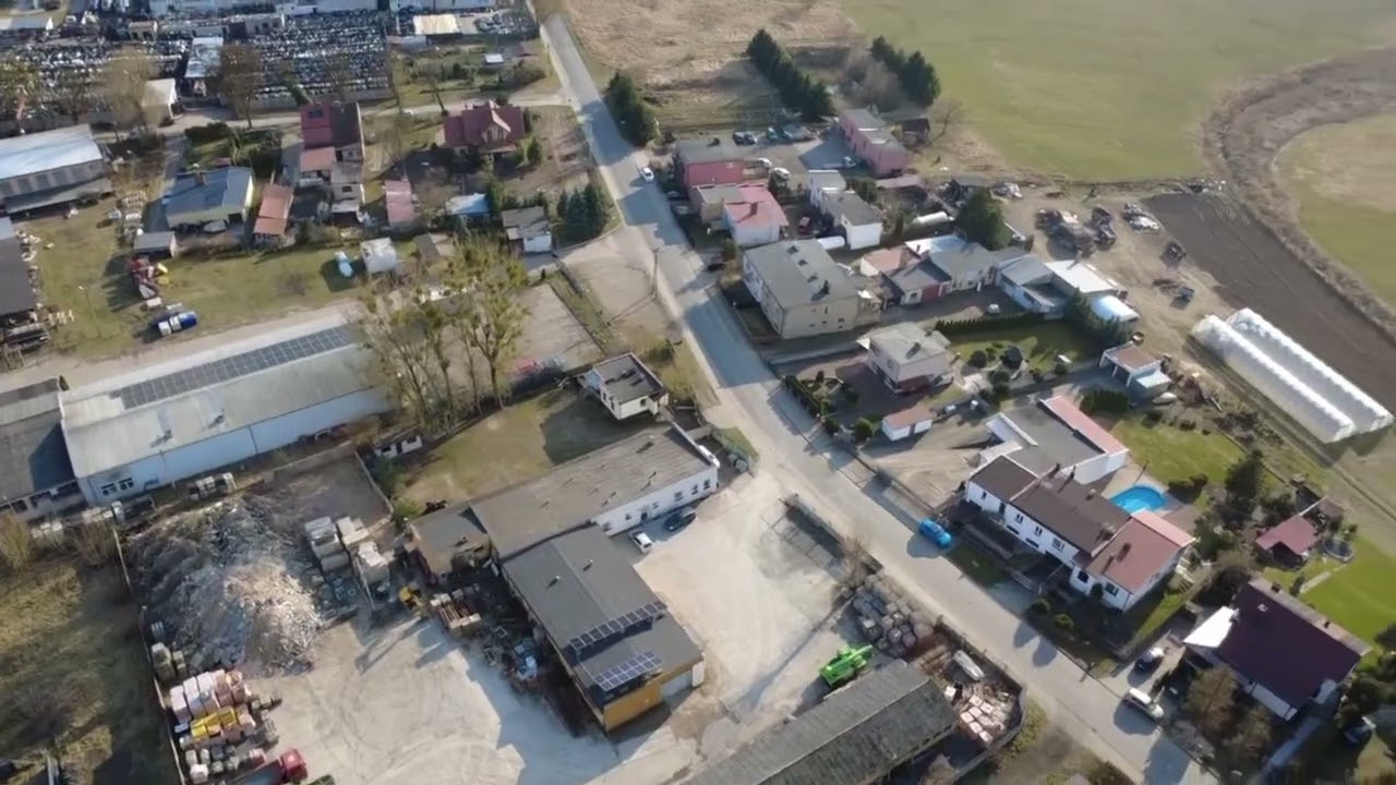 Latanie nad wioską i nad łąką (całość)