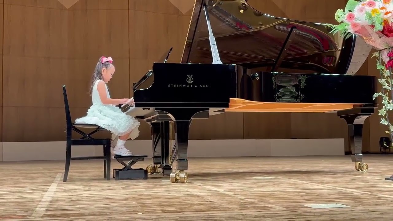 ５歳　ピアノのおけいこ　ピアノ発表会