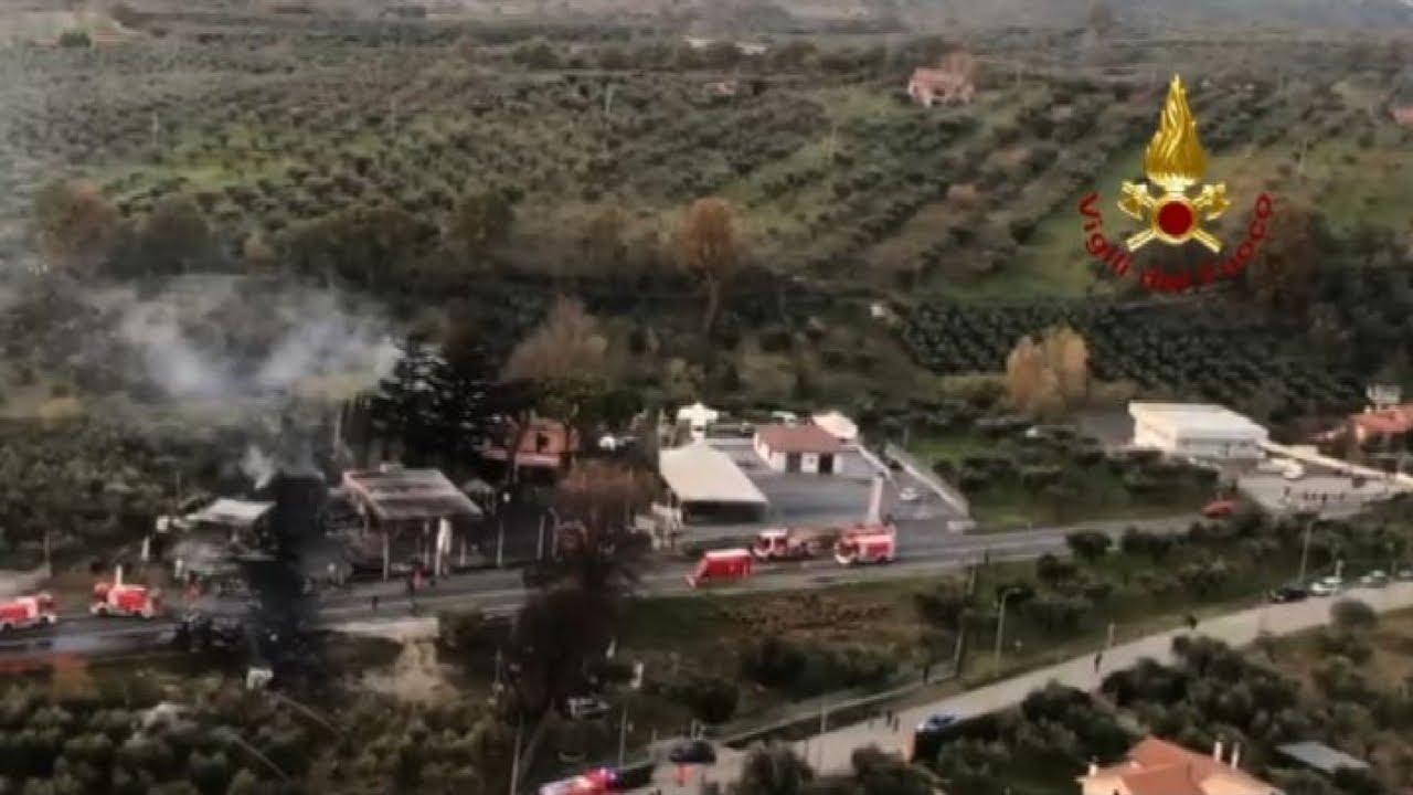 Esplosione in un distributore sulla Salaria, 2 morti e 10 feriti