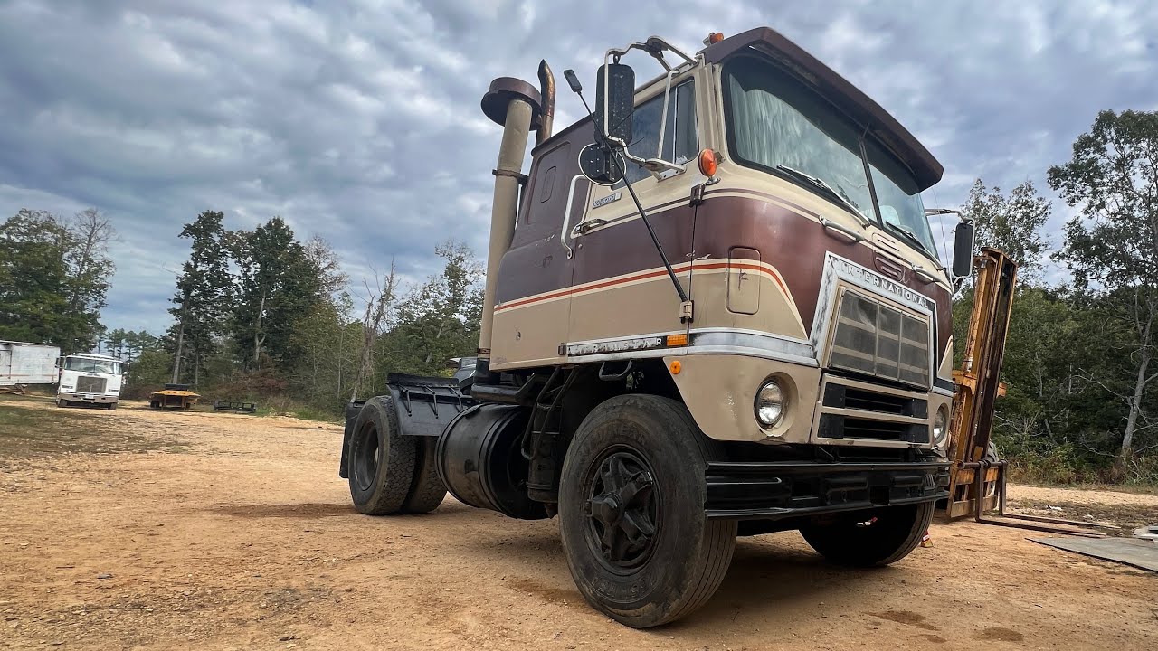 Runaway! Detroit Diesel 671 International Cab Over Back On The Road