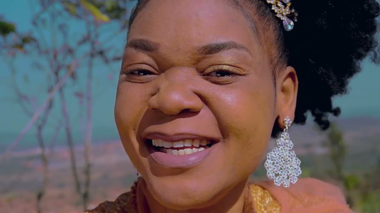 TUDI BUMBUKA NEBA NTANTA MULA ELYSEE LA BLANCHE MBUYI CLIP OFFICIEL