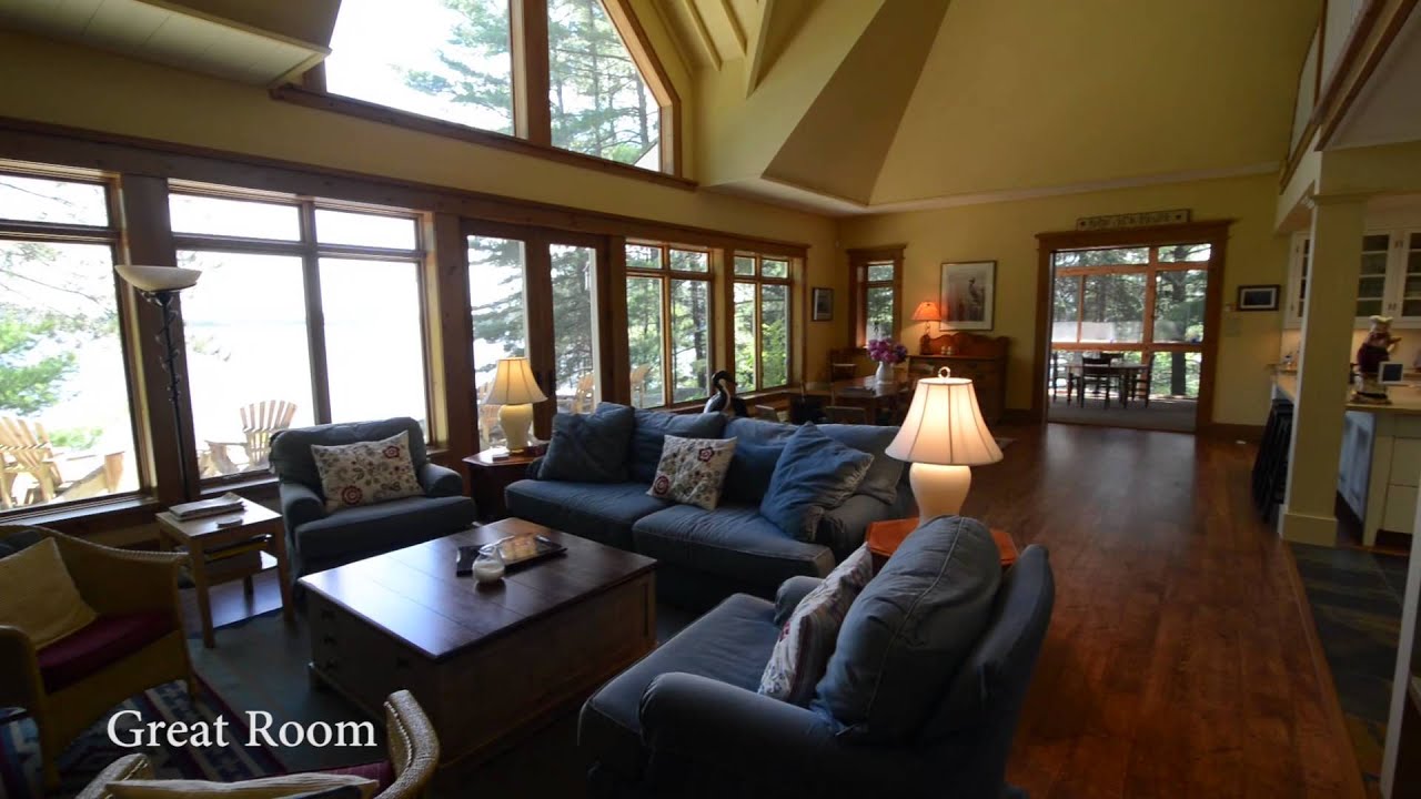 Lake Muskoka Cottage & Boathouse for sale. *** Now SOLD *** - 895 feet frontage