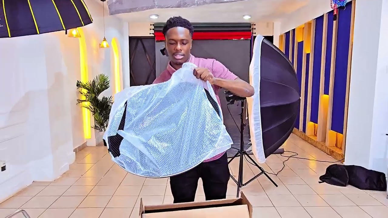 UNBOXING THE NEW BEUTY DISH  #photographytips #studiolighting #unboxing #beutydish #portrait 