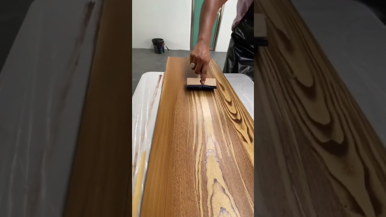Convierte cualquier sustrato en Madera con Scumble de Colortek! Contactanos para mas informaci&oacute;n.