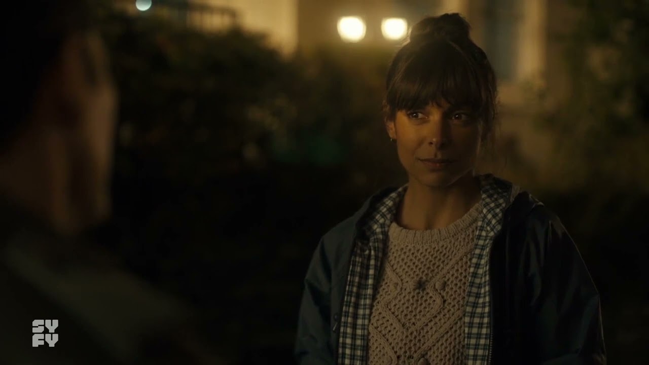 SurrealEstate / Kiss Scene &mdash; Luke and Megan (Tim Rozon and Tennille Read) | 1x04
