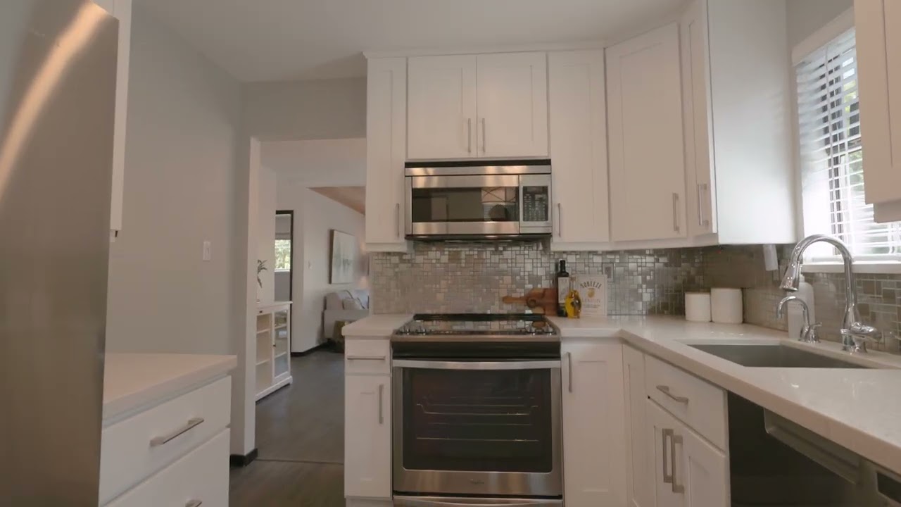 Turnkey 5 Bed, 2.5 Bath FULL DUPLEX in East Van! | 1446 E 15th Ave