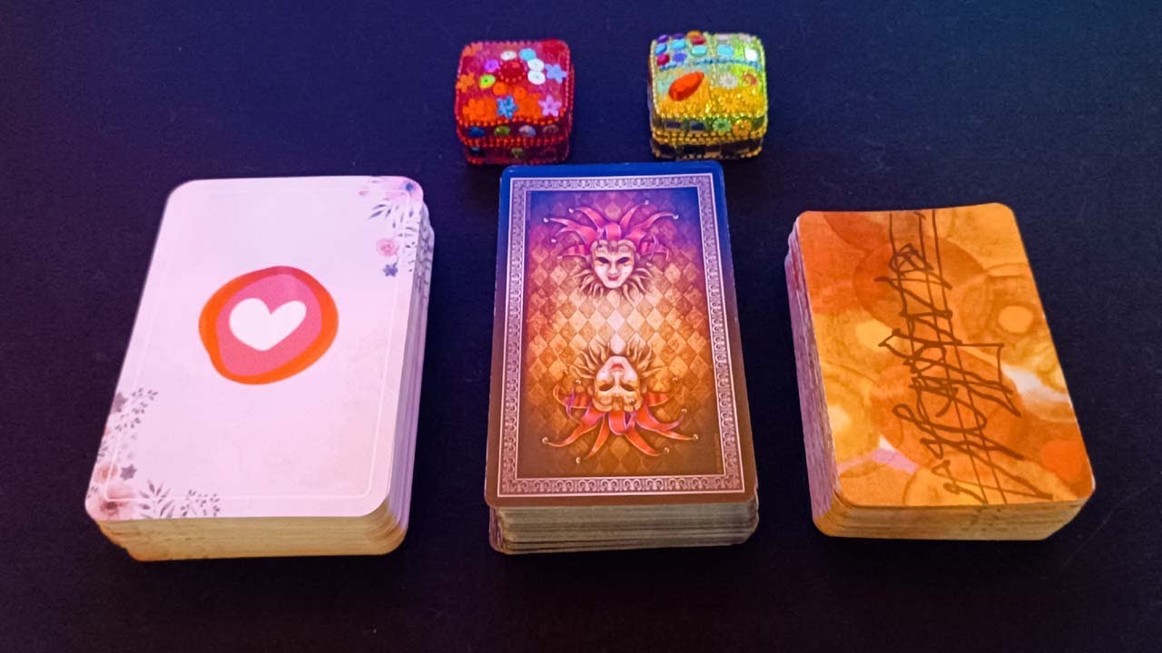 PIENSA EN ALGUIEN ... Y TE DIRÉ LO QUE PIENSA DE TI...  Tarot interactivo .
