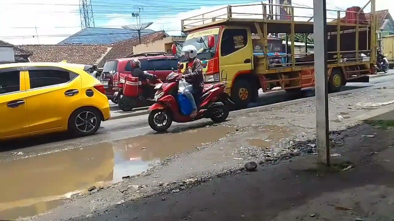 Cuacanya tidak bisa diprediksi//lagi panas langsung turun hujan 