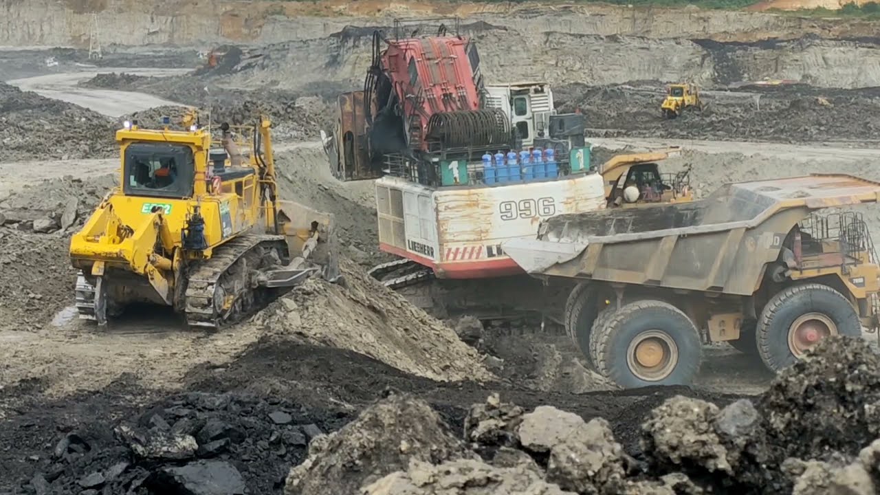 Exca Liebherr 996 Face Shovel loading soil to Caterpillar 789 dumptruck