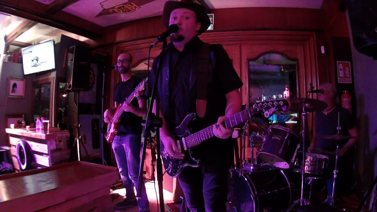 The Good Guys Band in Most Wanted Bar