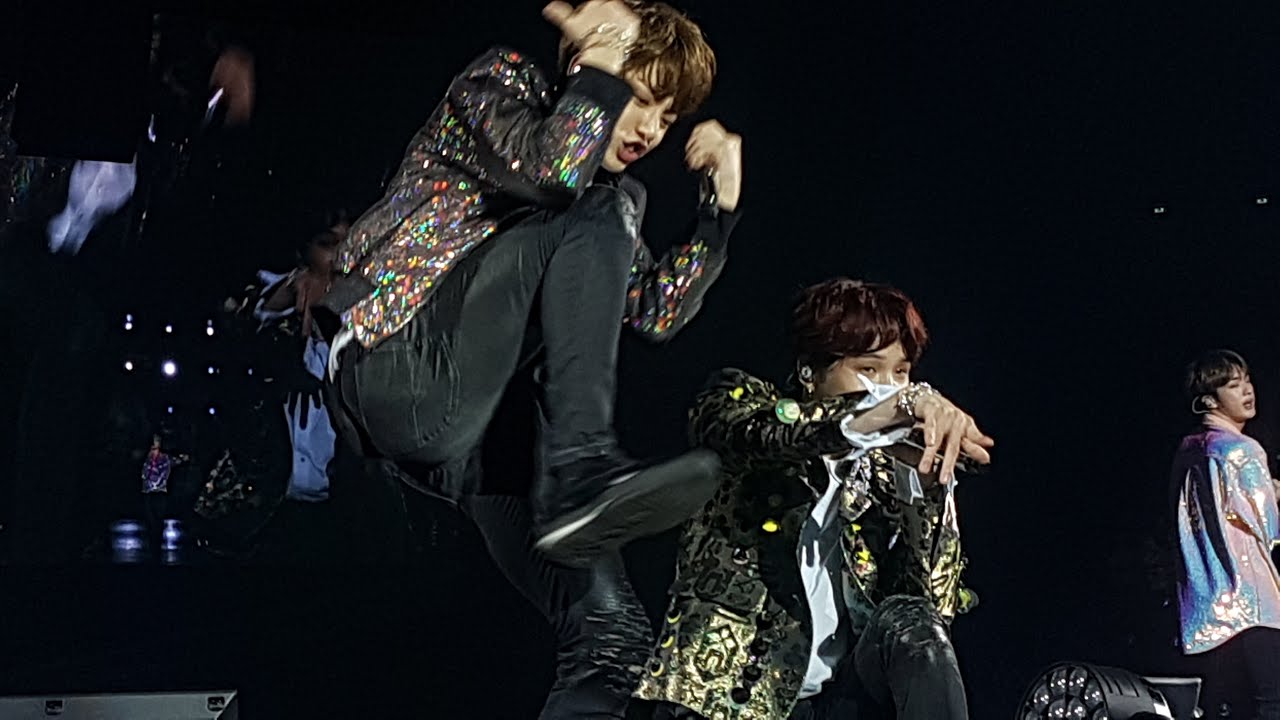 20181020 BTS 방탄소년단 @Paris DAY 2 - Medley: Boyz W/ Fun + Attack On Bangtan +Fire+ Baepsae 💦+ Dope 💥