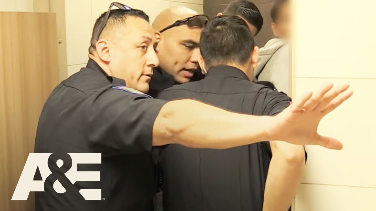 Live PD: Busy in the Bathroom (Season 3) | A&E