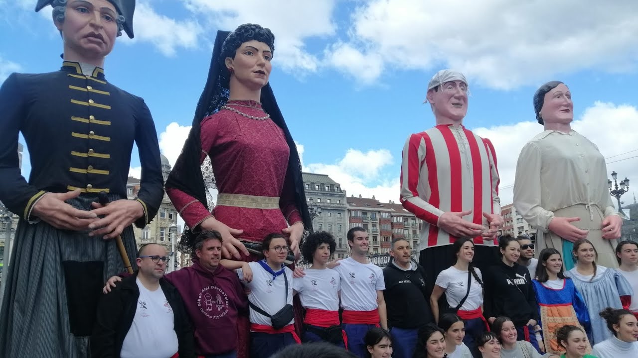 Gigantes de Bilbao en sus carnavales 2025 (día 1). @GalaxiadeGigantes @hodeiysumundo