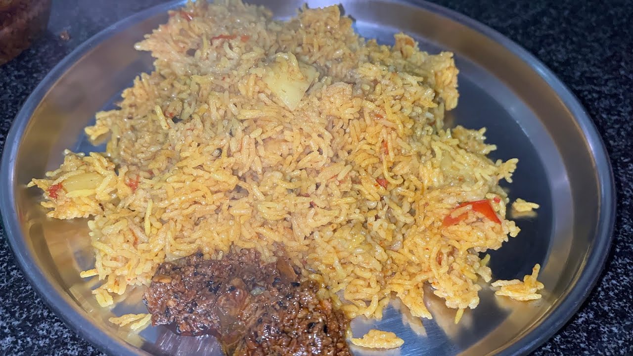 हमने बनाया है आलू का पुलाव 😋😋