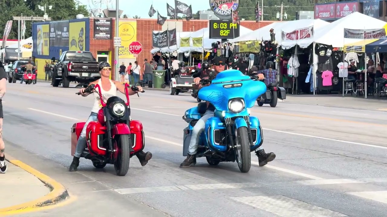 Sturgis 2025: Bikers on Lazelle