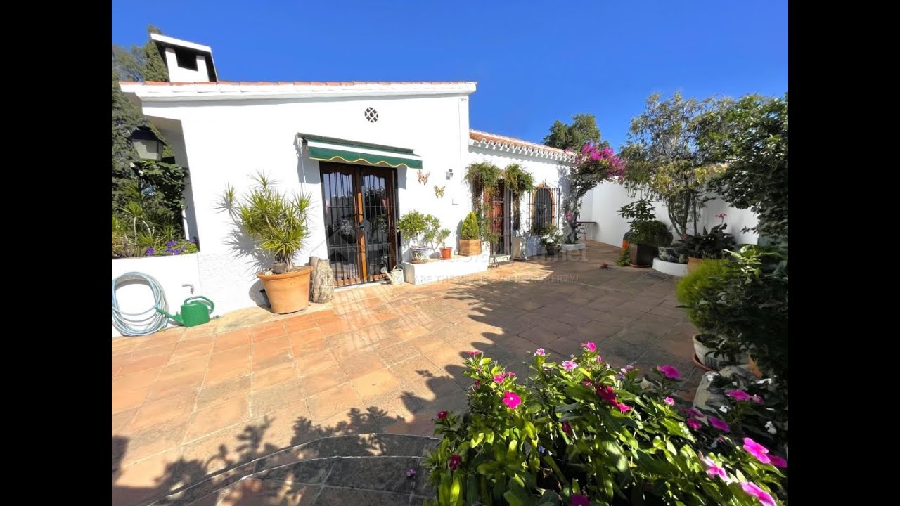 SOLD: Enchanting single-storey home with guest accommodation and sea views REF: A4U2342