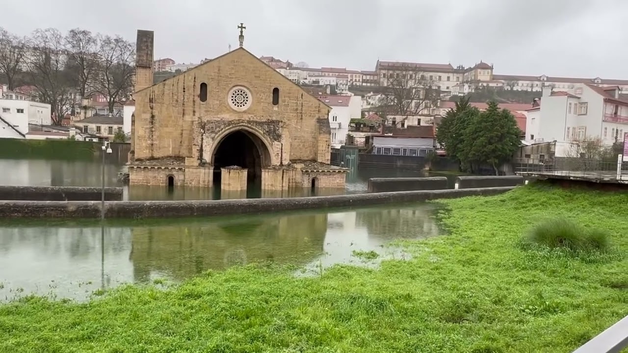 MOSTEIRO DE SANTA CLARA-A-VELHA CERCADO PELA ÁGUA