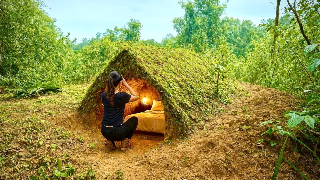 Building an underground shelter with a spacious bedroom deep in the forest – solo survival