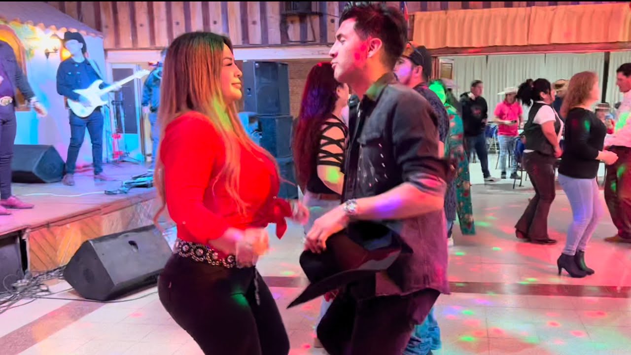 TREMANDO BAILE RANCHERO - Linda gente bailan cumbias rancheras - EL TRUENO