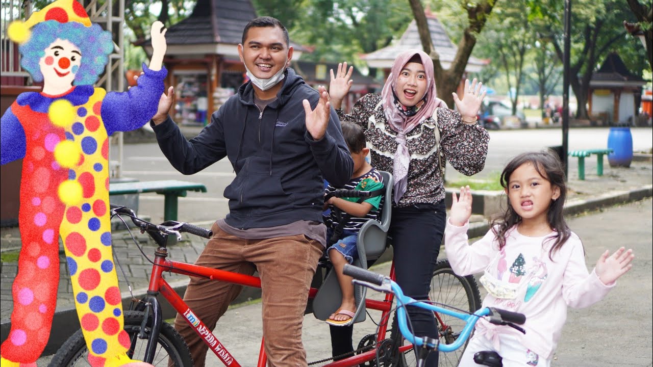 VLOG NAIK SEPEDA KETEMU BADUT LUCU 🤡 Dan Beli Mainan | Salsa and family