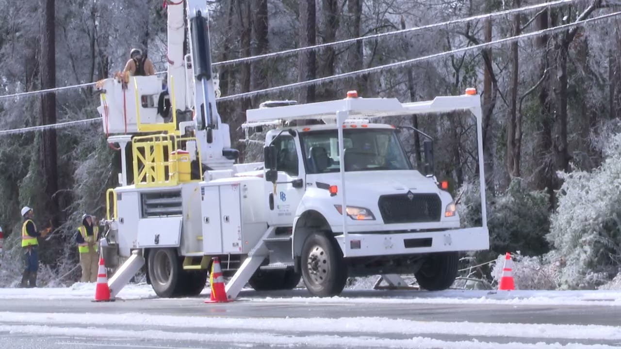 47,000 Still Without Power in Ouachita Parish | Entergy Crews Work Around the Clock