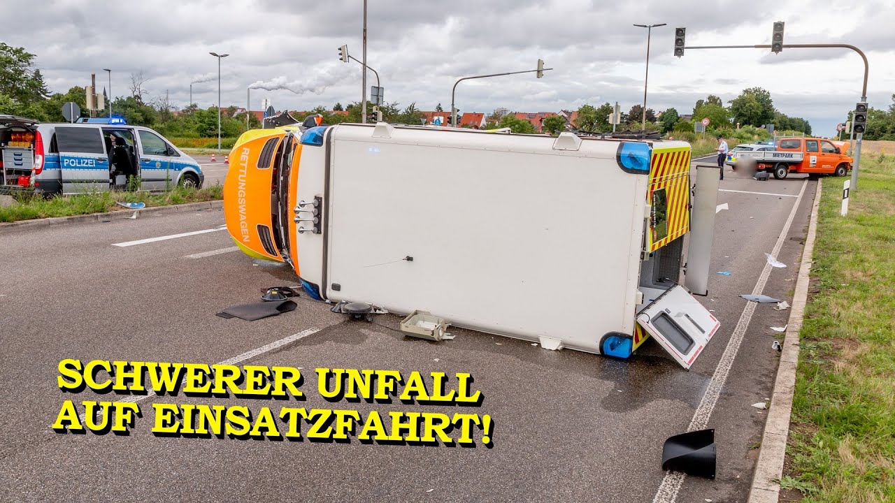 [Schwerer Unfall auf Einsatzfahrt] - Rettungswagen kippt nach Crash mit Transporter um - Großeinsatz