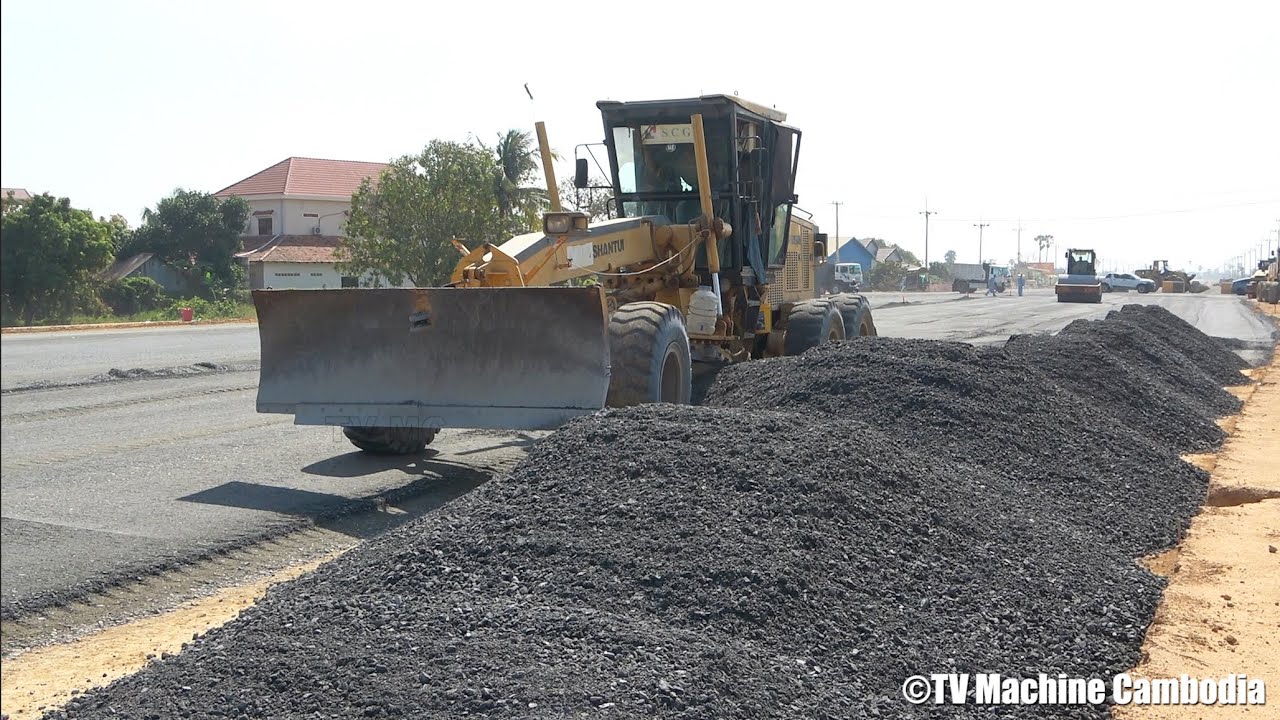 Best Road Building By Motor Grader Spreading Gravel With Roller Soil Compactor គ្រឿងចក្រធ្វើផ្លូវ