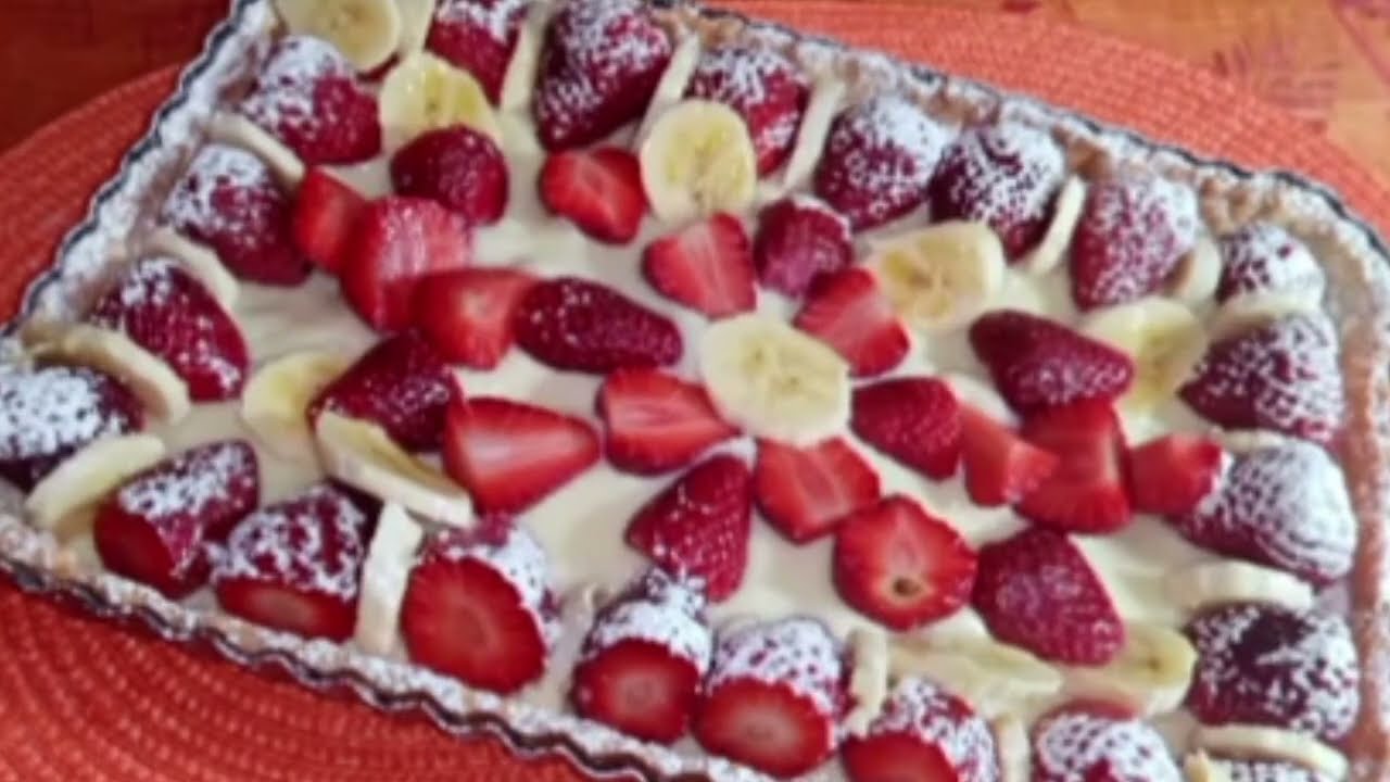 كيكة الفراولة والموز بالكريمة بطريقة سهلة وطعمها خيال