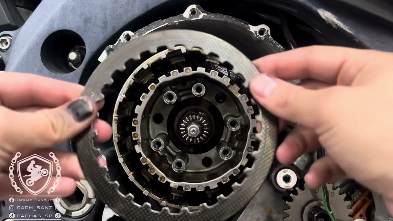 Cambio pastas clutch, pintura a detalles estéticos montado carenado Suzuki GSXR 600