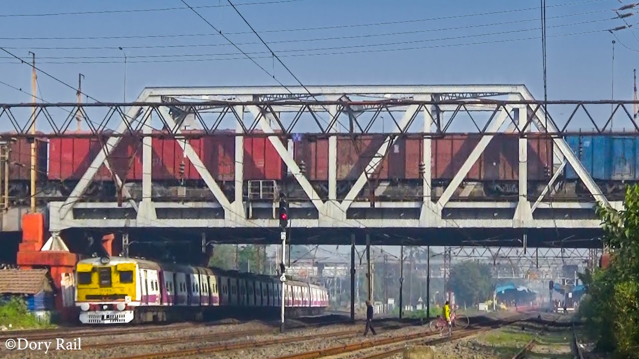Howrah NDL special and EMU tandem entered but next EMU and Twin loco freight Train mad a crossing