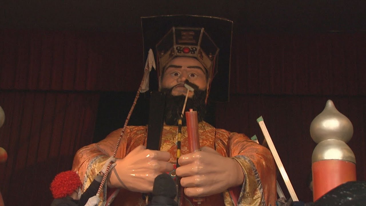 登別温泉で年末恒例のすす払い　コロナ退散願い、高さ５．２ｍの閻魔さまも汚れ落とし【HTB北海道ニュース】
