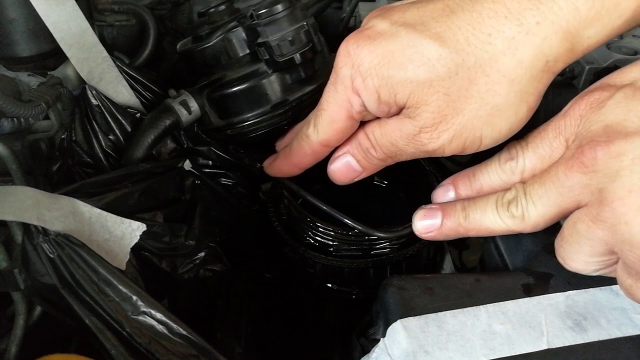 Replacing Toyota Fortuner's Fuel filter (Diesel Engine)