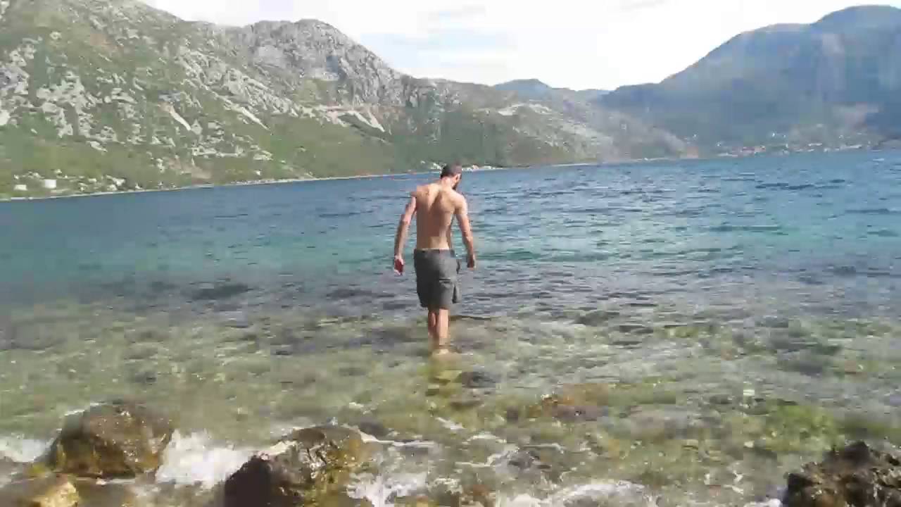 La pedalat si inotat in Golful Kotor, Muntenegru