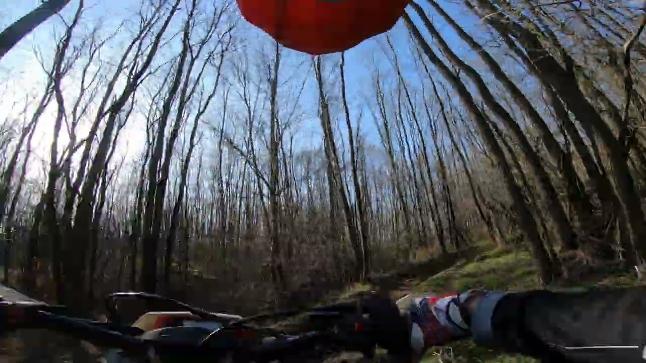 Enduro Runde blau/rot in Ajka (Ungarn)