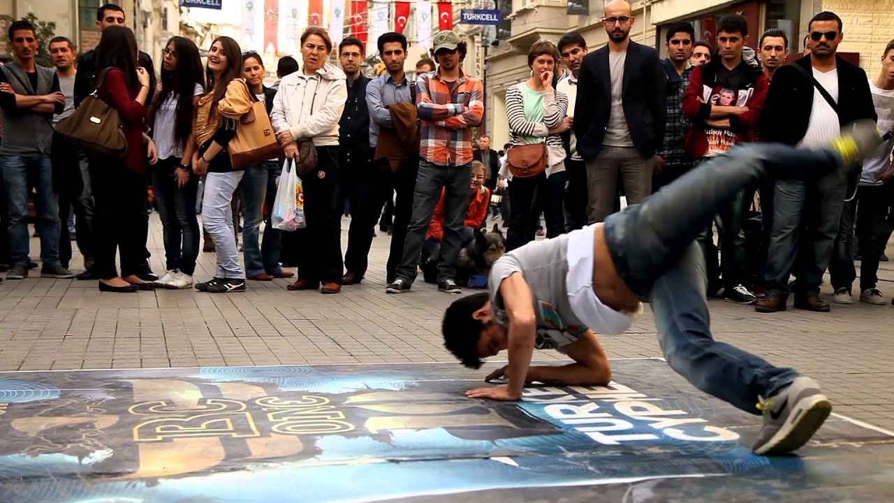 İstiklal Caddesi Breakdance Gösterisi