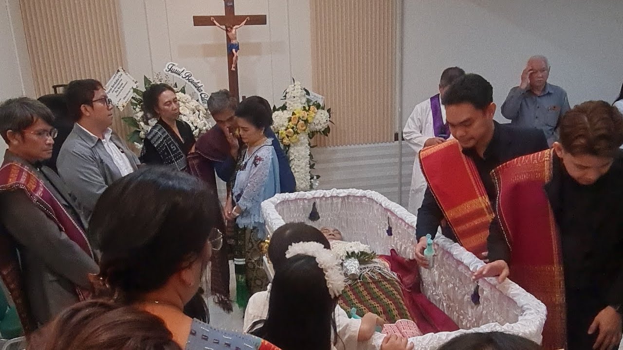 ♡ ACARA PERPISAHAN TERAKHIR BERSAMA KELUARGA DAN PELAYAT YG HADIR UTK. ALM. NAOMI HUTAURUK (+) 