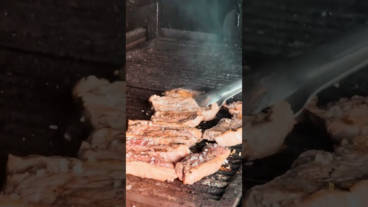 Deck Grill: churrasco na brasa, sabor e ambiente top! Picanha suculenta no carv&atilde;o.