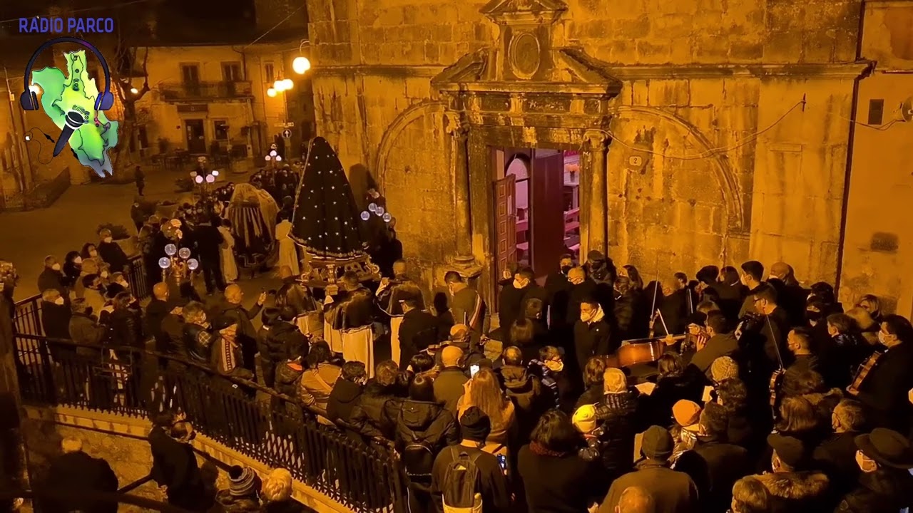 Processione serale del Venerdì Santo, alla chiesa della Madonna del Carmelo, a Scanno - 16/4/2022