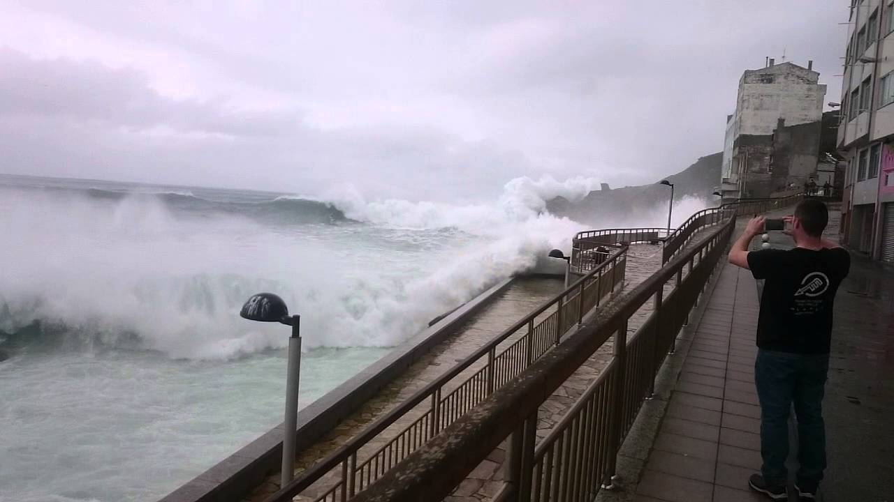 Temporal Malpica arranca farola 8/02/2016