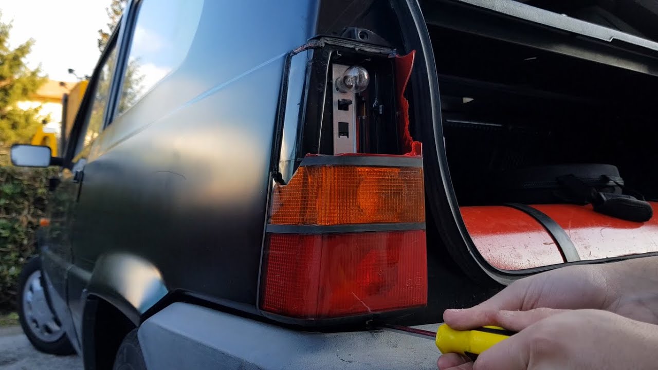 Sostituzione fanale posteriore Fiat Panda