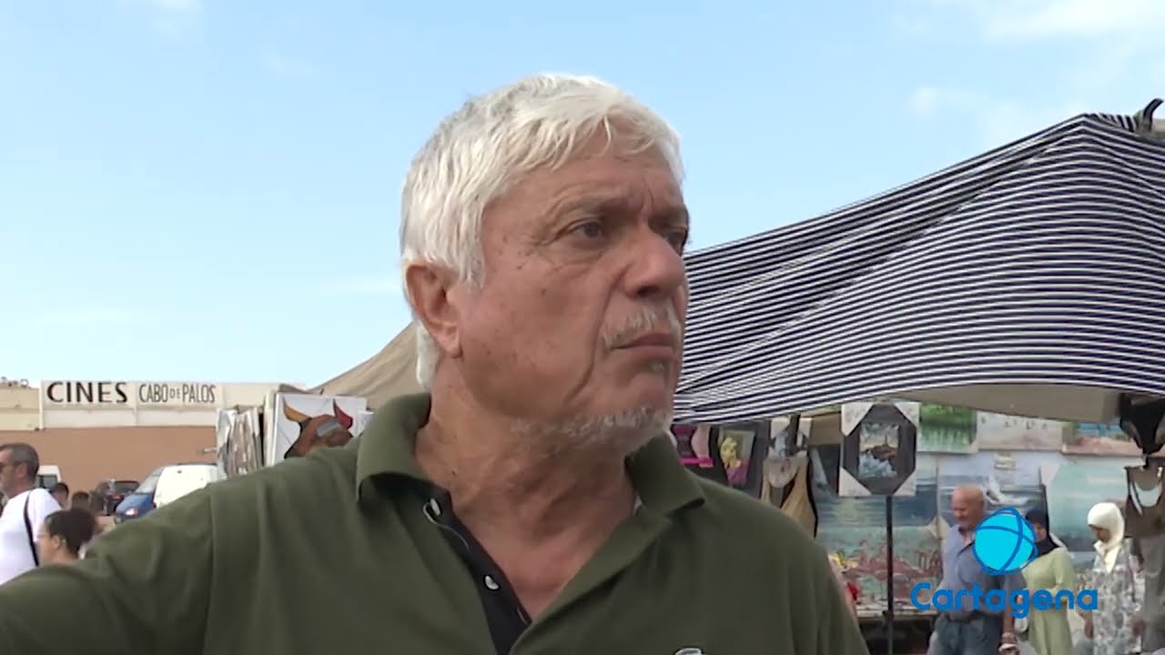 Una treintena de puestos del mercadillo de Cabo de Palos, en situación precaria