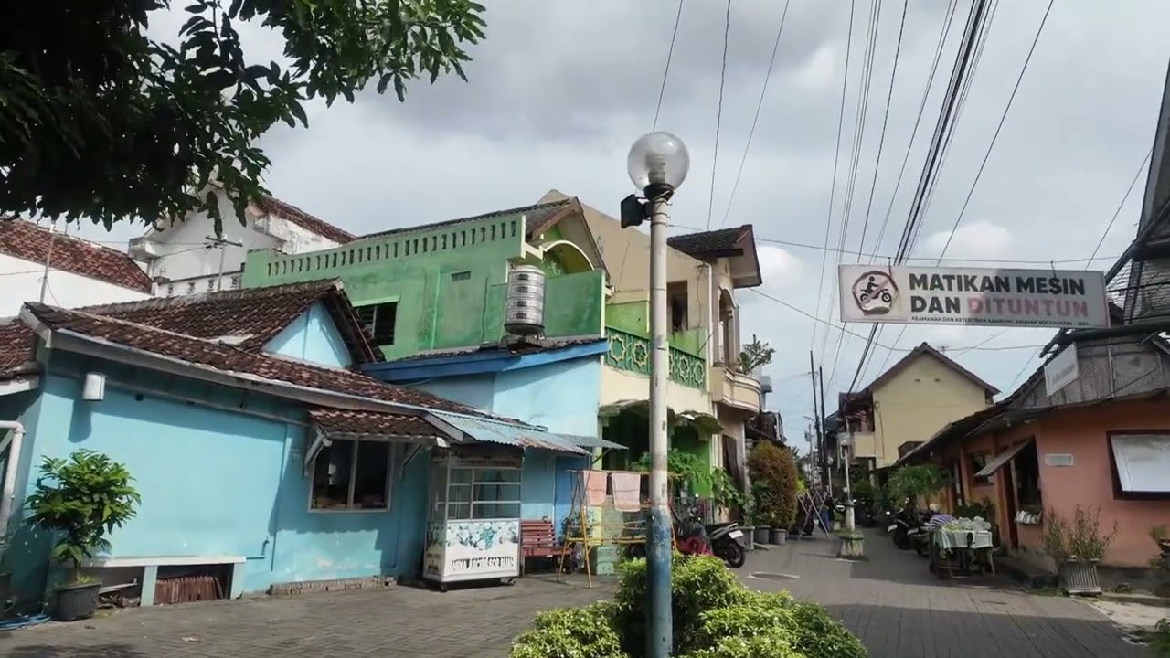 Exploring UNIQUE KAUMAN STREET at Yogyakarta - Walking Tour Indonesia