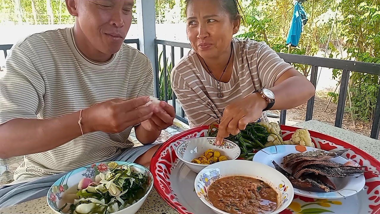 ป่นปลาค่อน้อย ผักลวกแซ่บๆนำกันเด้อจ้า