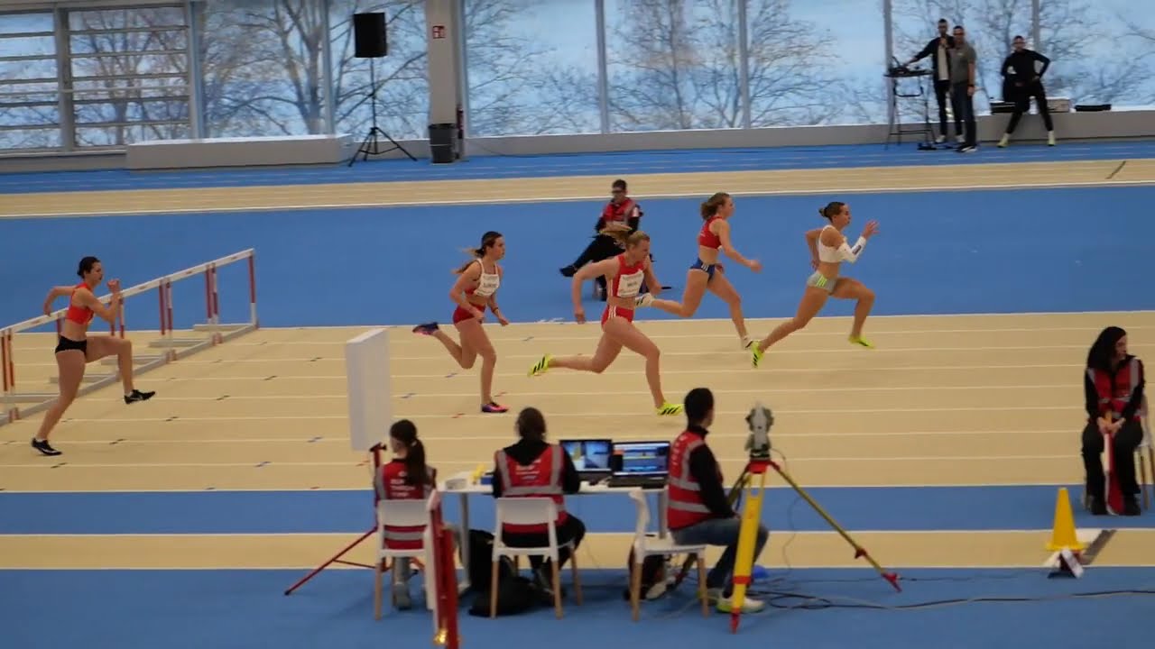 60 m-es női és férfi gátfutás időelőfutamai és döntői