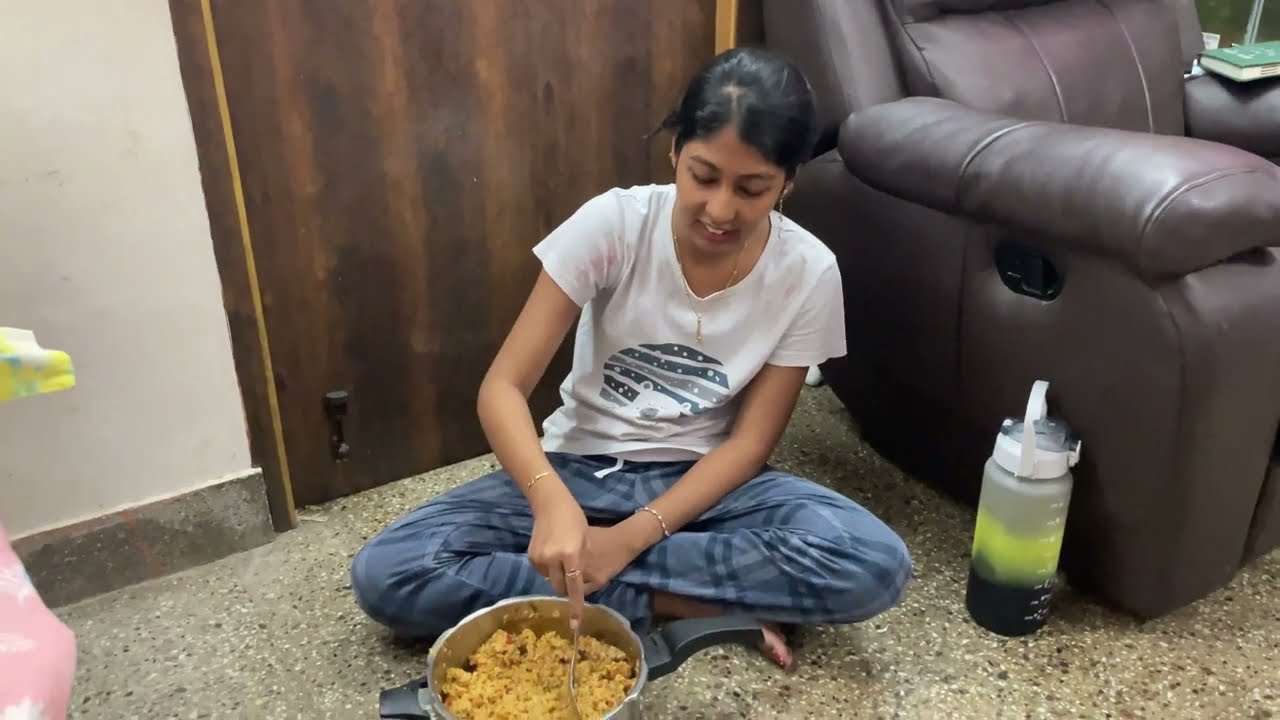 Mona cooking ah ethu😜/bulb vanguna moment😅/#cooking #comedy #agvlogs